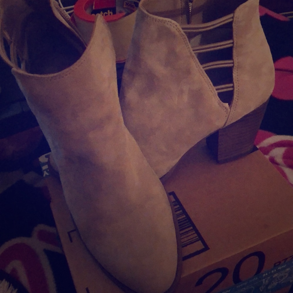 Jessica Simpson Cream Ankle Boots
